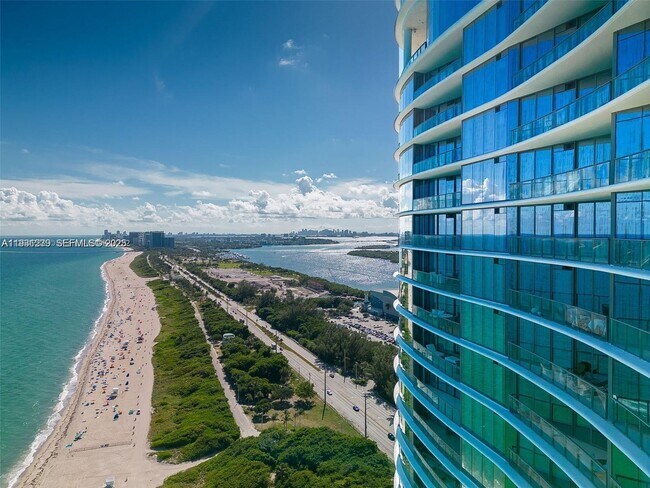 Building Photo - 15701 Collins Ave