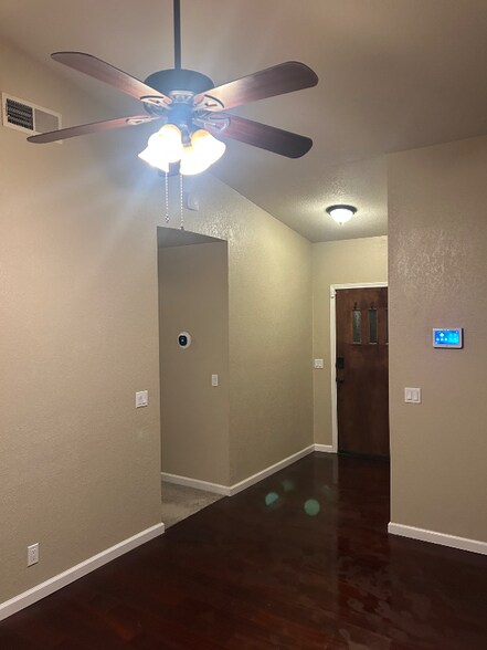 Building Photo - 5200 Roseana Ct