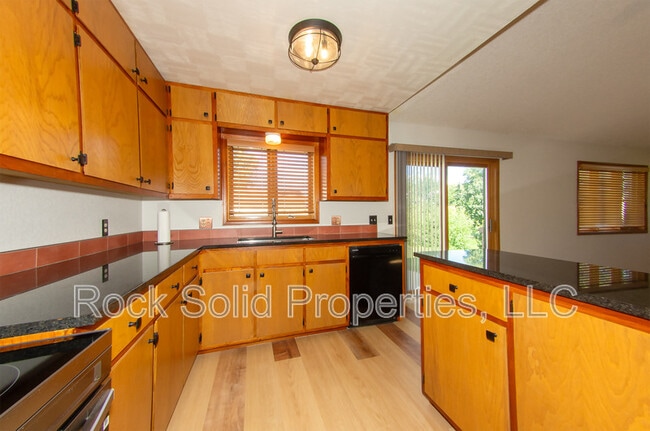 Building Photo - 249 Miller Ln