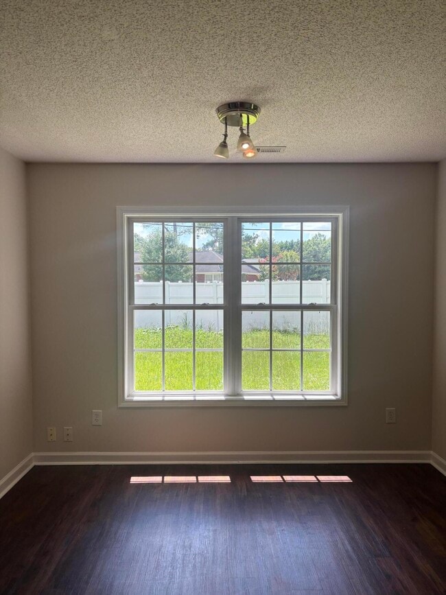 Building Photo - 20 Walden Cir