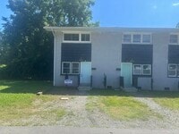 Building Photo - 2 Bedroom 1 Bath End Unit Townhome in Charlotte