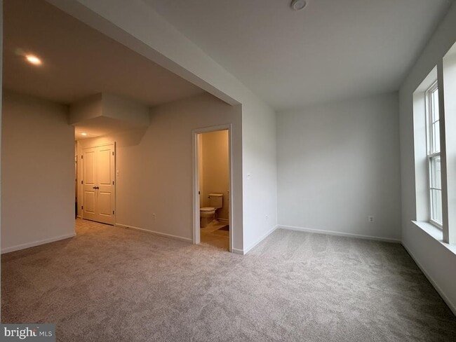 Building Photo - 453 Husky Trl