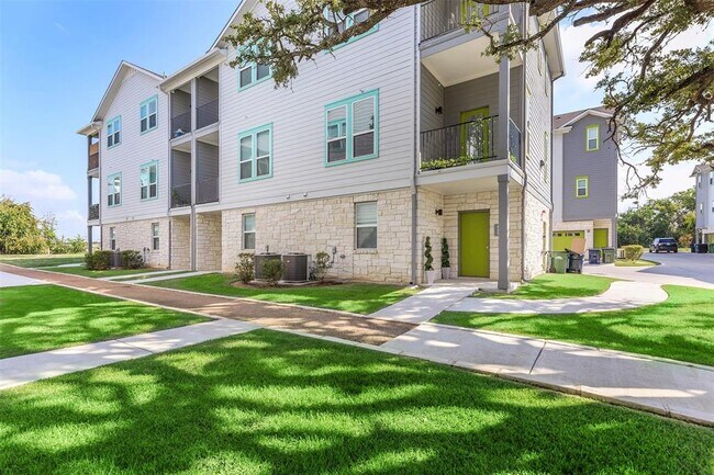 Building Photo - 489 Leo Ln