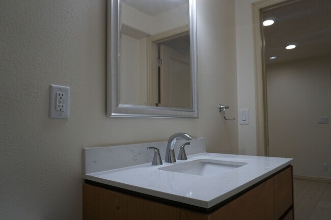 Building Photo - Beautiful Pleasant Grove 6 Bedroom With Mo...