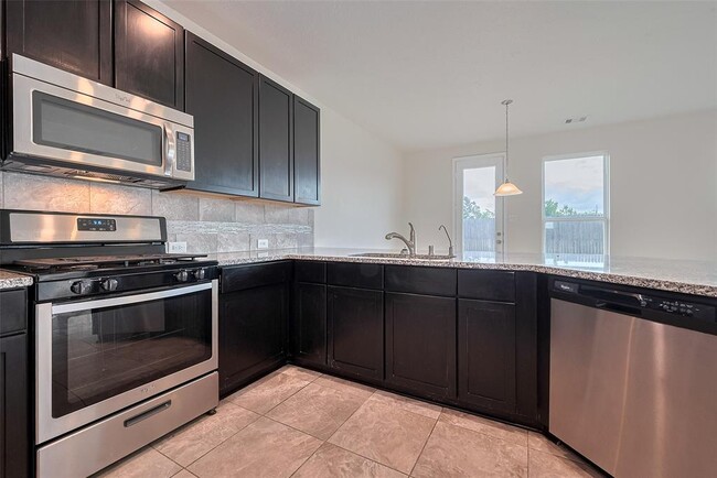 Building Photo - 16360 Oakside Hollow Ln