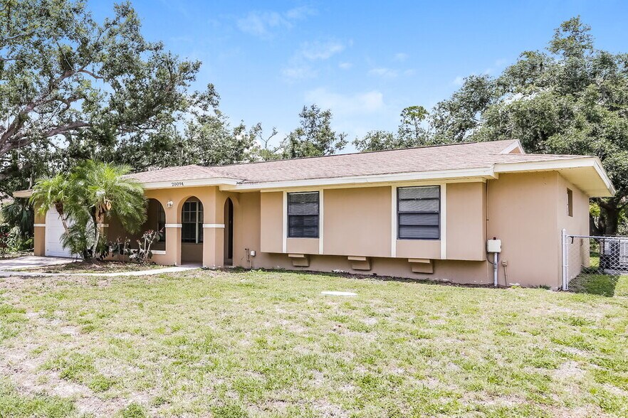 Building Photo - 20094 Lorenzo Ave