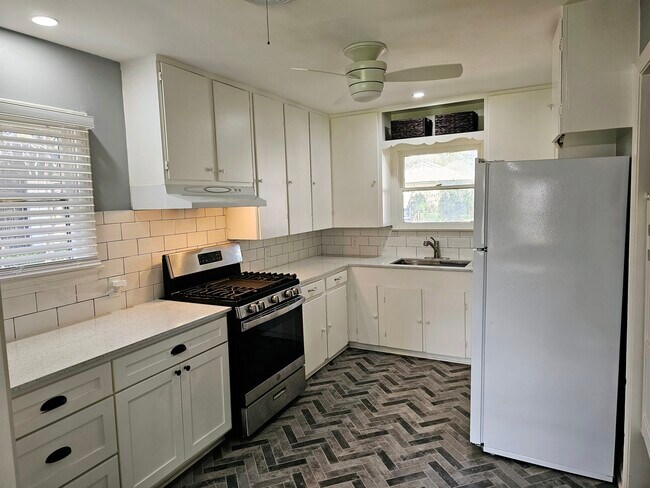 Building Photo - 1326 McAdams Ave