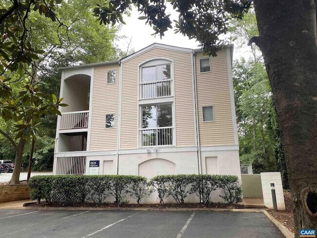 Primary Photo - 1521 Virginia Ave