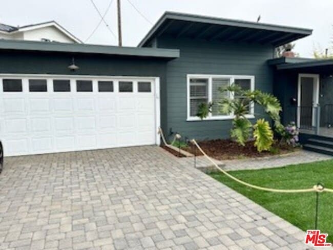 Building Photo - 620 25th St