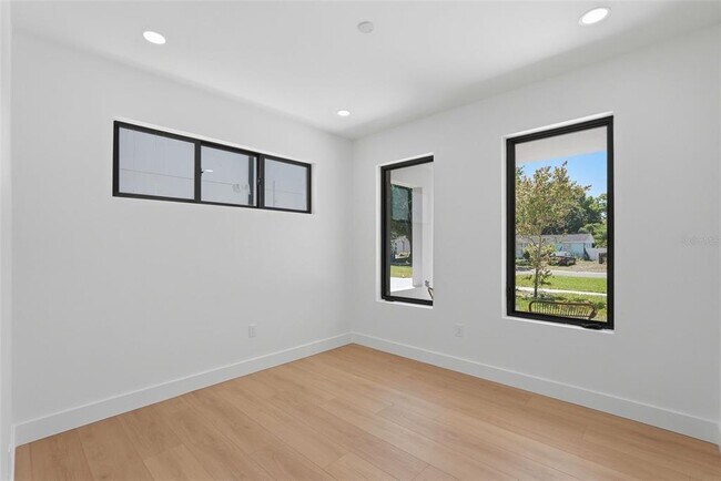 Building Photo - 2525 18th Ave N