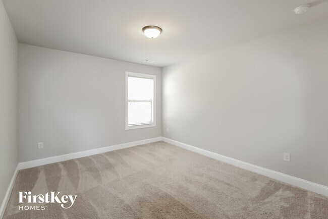 Building Photo - 1810 Cedar Oaks Ln