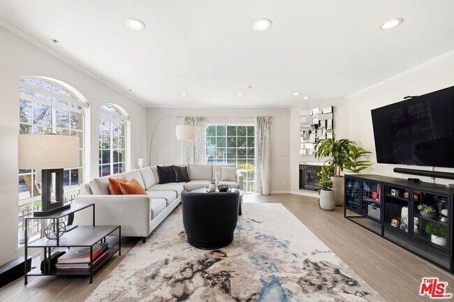 Building Photo - 1842 Greenfield Ave