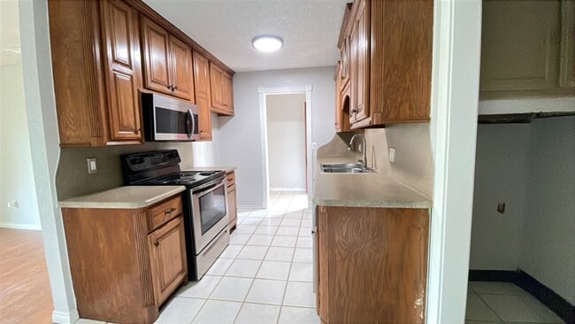 Building Photo - Edmond Rental