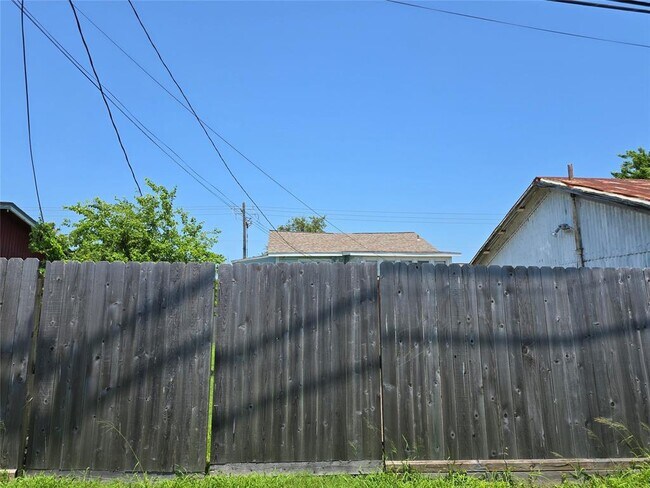 Building Photo - 4315 Avenue L