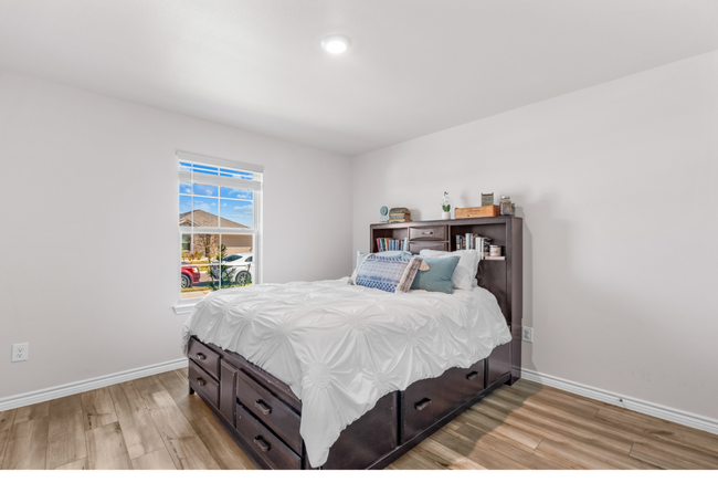 Building Photo - Rental Listing – London ISD
