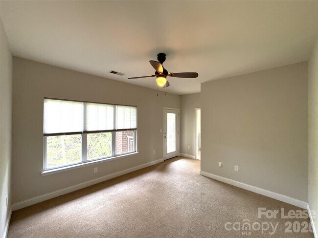 Building Photo - 534 Oakland Ave