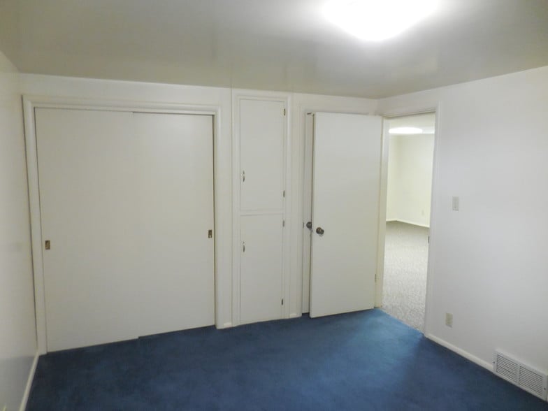 Building Photo - 977 E 5600 S