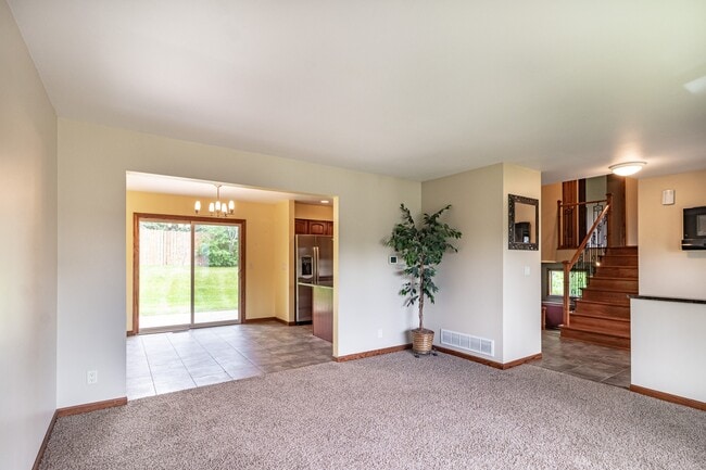Building Photo - 310 Huntington Dr