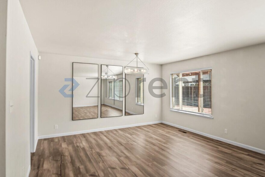 Building Photo - Unit