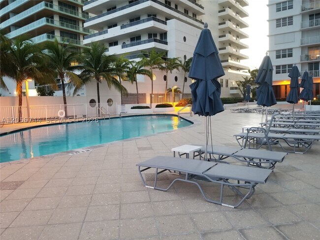 Building Photo - 5825 Collins Ave