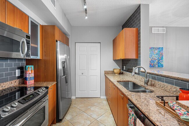 Building Photo - 700 E Boynton Beach Blvd