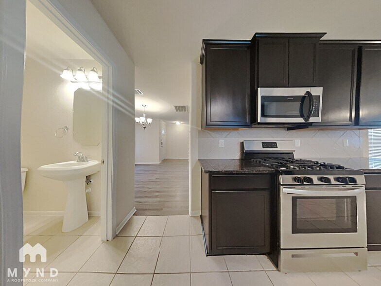 Building Photo - 12939 Almeda Crossing Ct