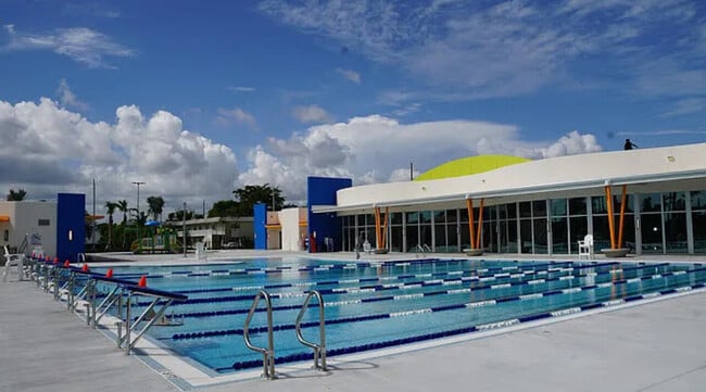 Building Photo - 110 SE 7th St