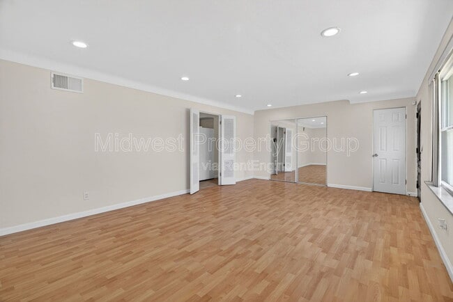 Building Photo - 2047 Goodale Ave