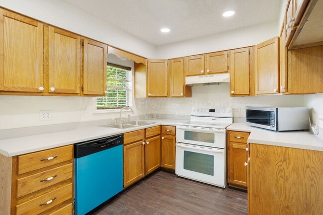 Building Photo - 1829 Ridgewood Rd