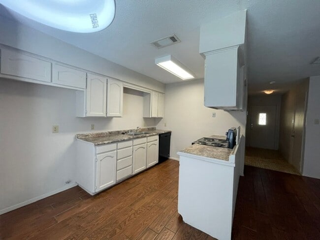 Building Photo - 7536 Meadowlark Ln N