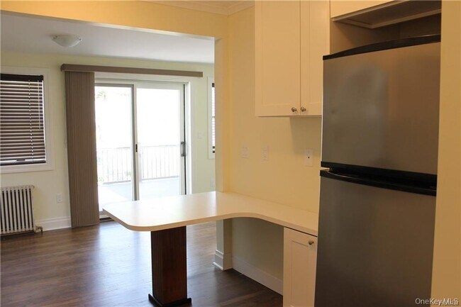 Building Photo - 190 Main St