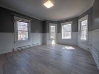 Building Photo - 129 Center St