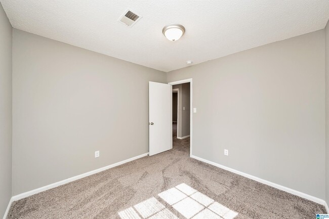 Building Photo - 66 Bluebell St