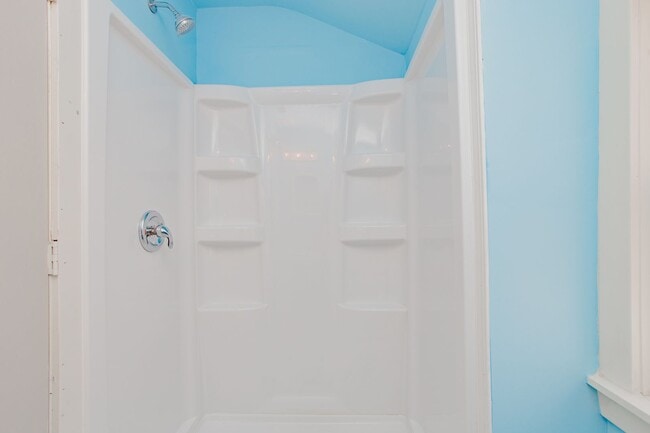 Building Photo - 1305 Oswego Rd