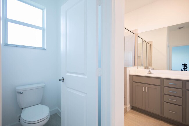 Building Photo - 4985 Navali Dr