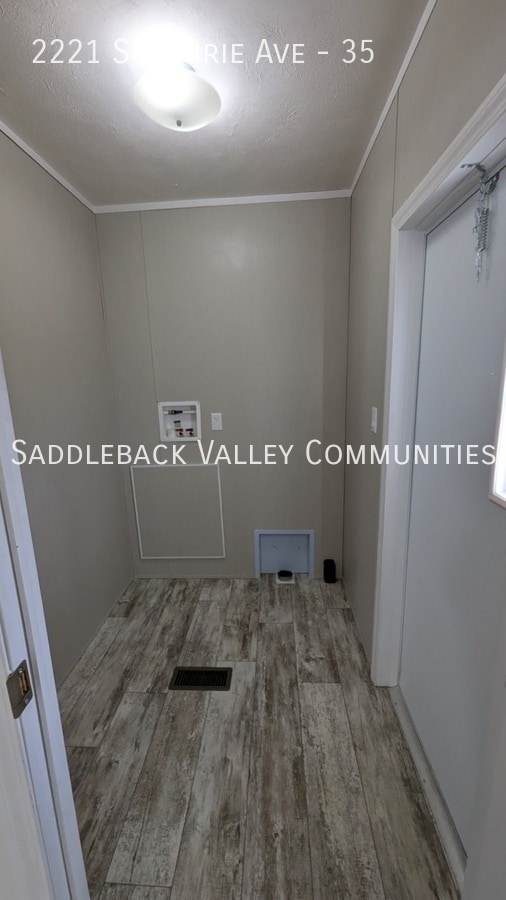 Building Photo - 2221 S Prairie Ave