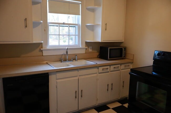 Building Photo - 506 Monticello Dr NW