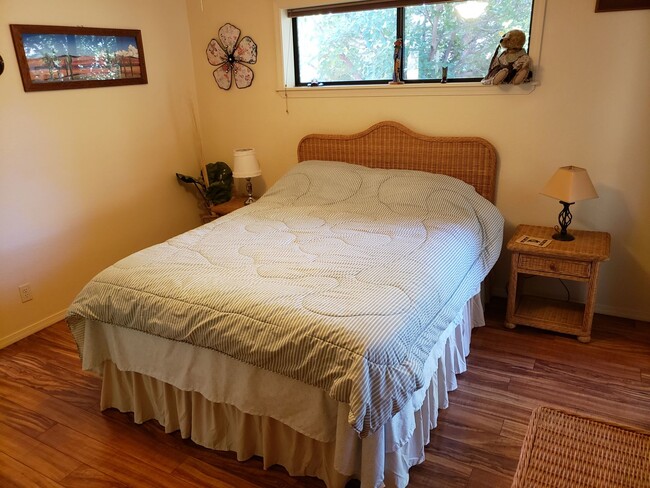 Building Photo - Gorgeous Views and a backyard oasis at this Fully Furnished Beauty!