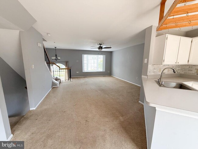 Building Photo - 9424 Sea Breeze Ct