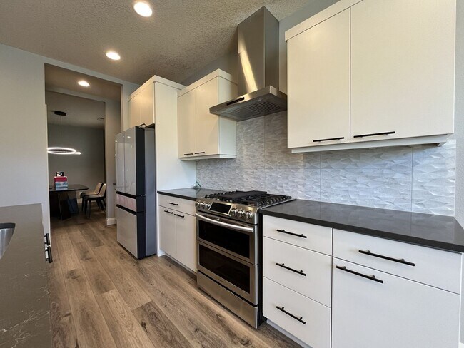 Building Photo - Elegant South Cooper Mountain Home with 4 Bedrooms, Bonus Room, Main-Level Suite & Designer Finishes