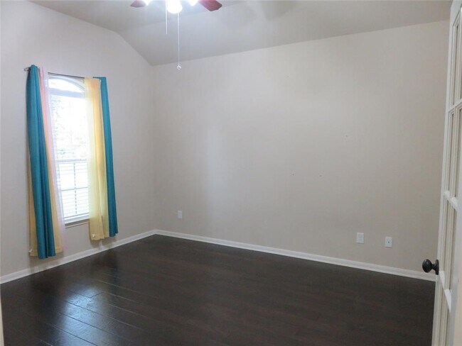 Building Photo - 21390 Village Crossing Ln