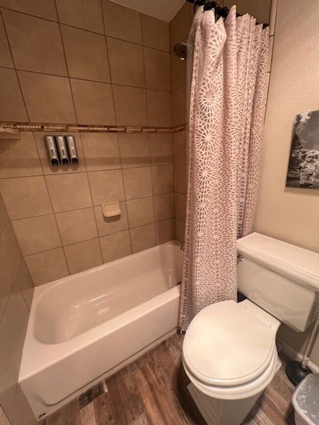 Building Photo - Newly Remodeled 2-Bedroom, 2-Bathroom Downstairs Unit in the Heart of Town!