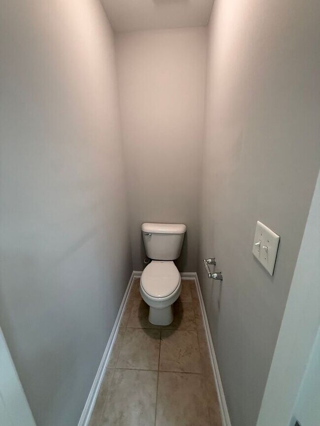 Building Photo - Prime Raleigh Location Near Crabtree & Downtown – Stunning 3BR Townhome