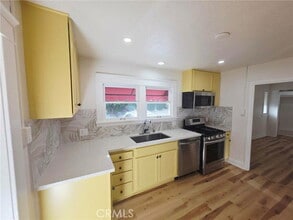 Building Photo - 533 Sturtevant Dr