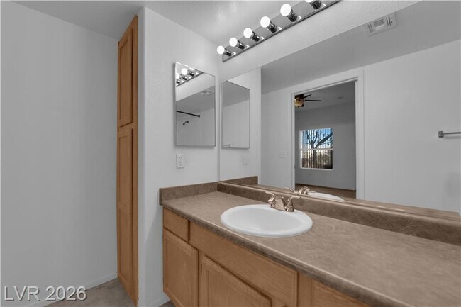 Building Photo - Beautiful 2 bedroom condo with garage!!!