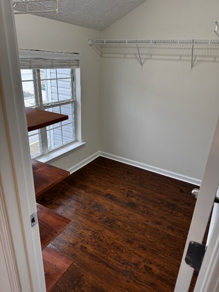 Building Photo - 4865 Beacon Ridge Ln