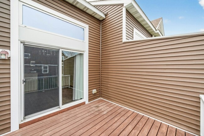 Building Photo - 7104 Merrimac Ln N