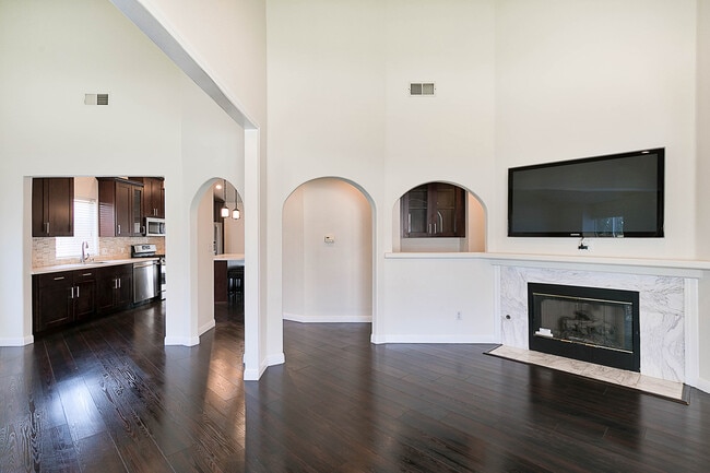 Building Photo - Beautiful 3 Bedroom Sylmar Home