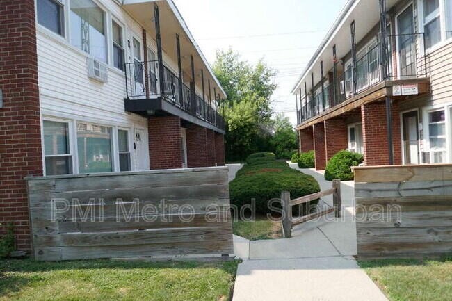 Building Photo - 748 E 5th Ct