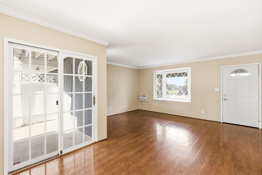 Building Photo - 12334 Moorpark St